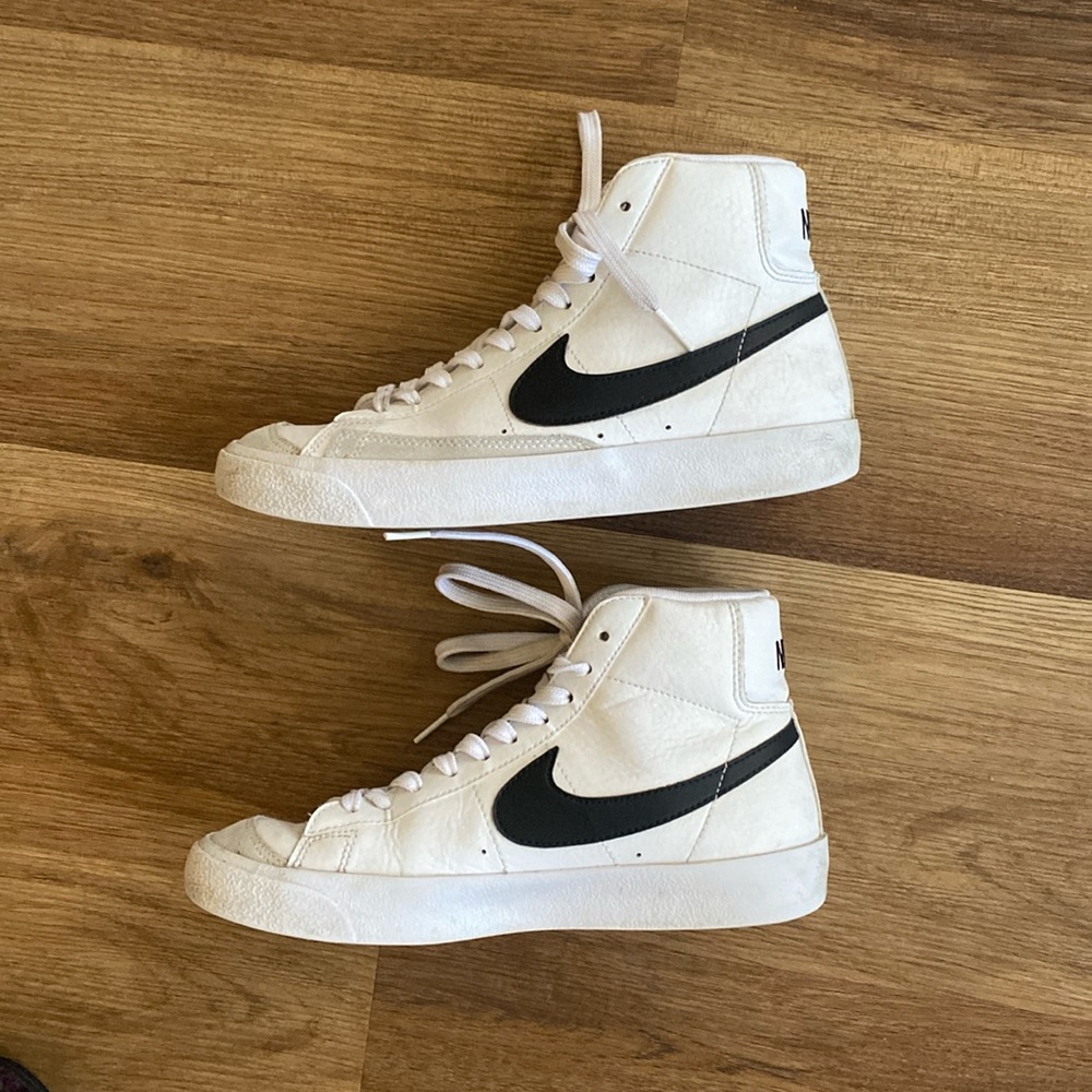 Nike Blazer Mid Top Shoe